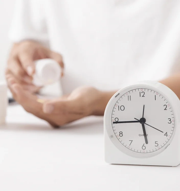 мужчина принимает препараты железа