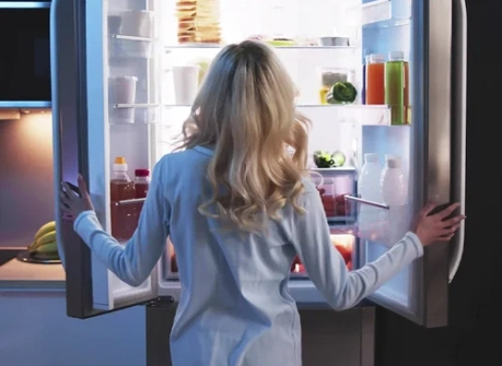 девушка с чувством голода